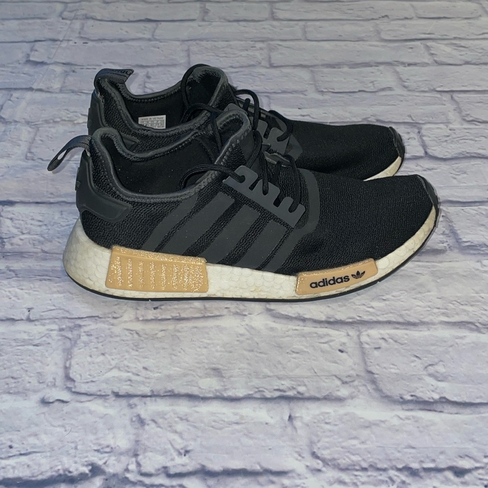Adidas Nomads Black and White Women’s Size 10